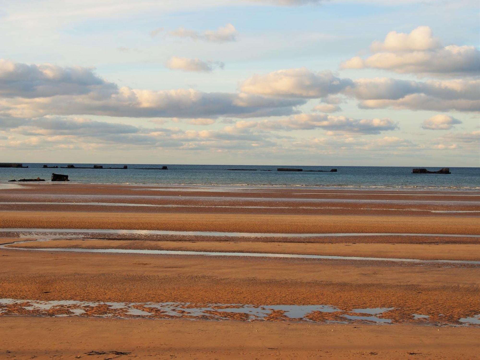 Gites "Bord De Mer" Pmr Ou "Arromanches" 2 Chambres En Front De Mer A Asnelles , 3Km D'Arromanches, 10Km De Bayeux Saint-Come-de-Fresne Экстерьер фото