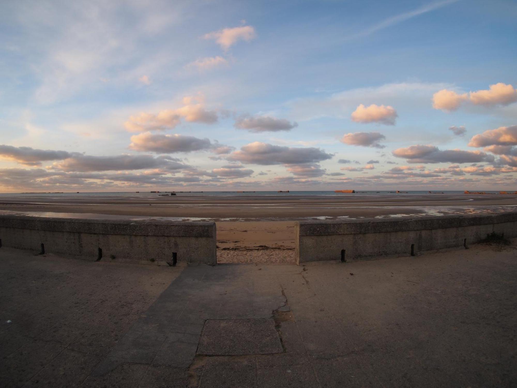 Gites "Bord De Mer" Pmr Ou "Arromanches" 2 Chambres En Front De Mer A Asnelles , 3Km D'Arromanches, 10Km De Bayeux Saint-Come-de-Fresne Экстерьер фото