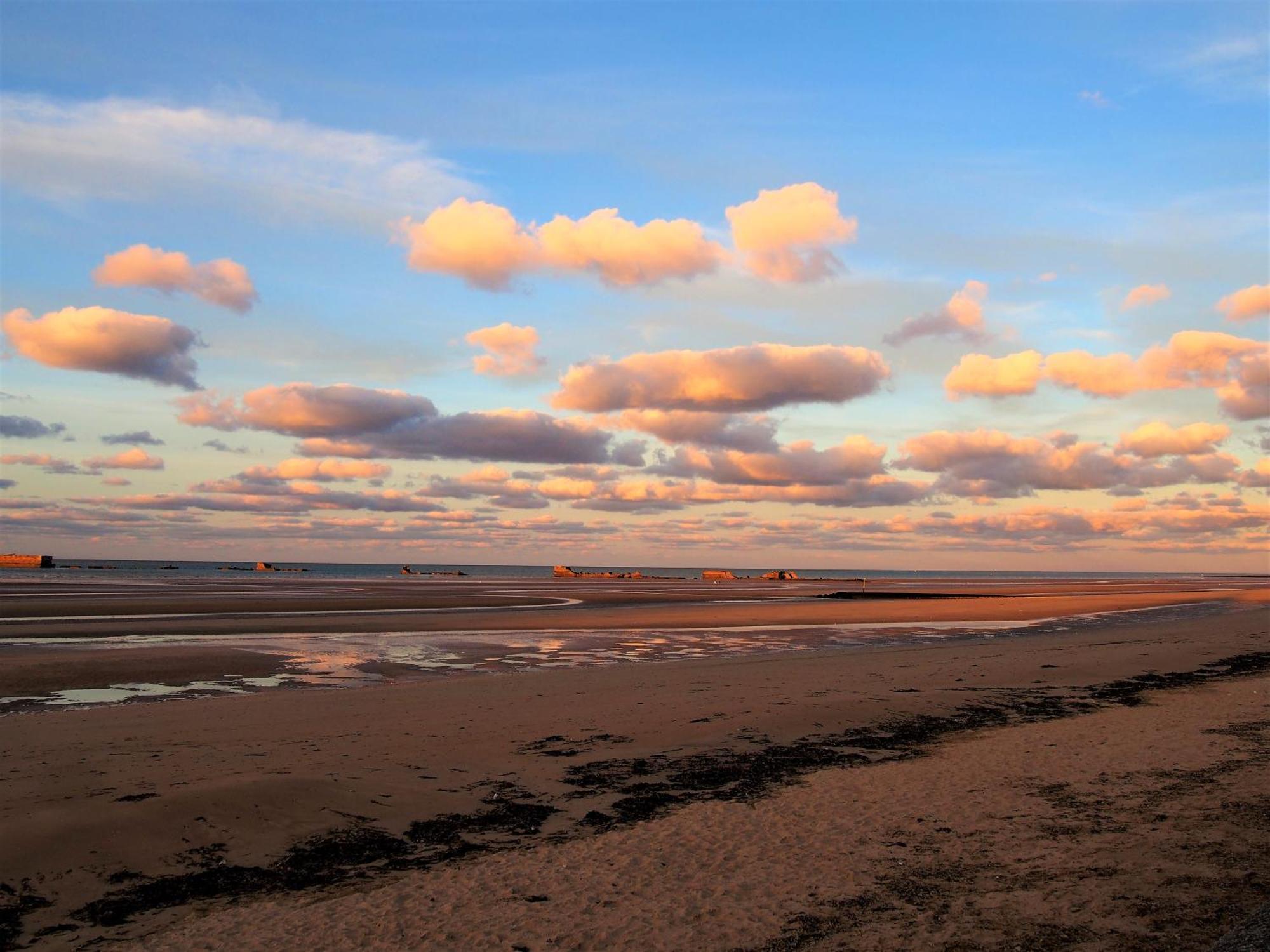 Gites "Bord De Mer" Pmr Ou "Arromanches" 2 Chambres En Front De Mer A Asnelles , 3Km D'Arromanches, 10Km De Bayeux Saint-Come-de-Fresne Экстерьер фото